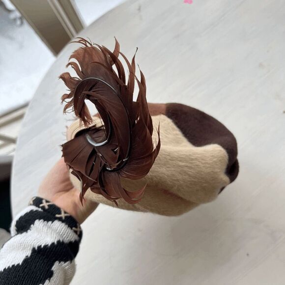 1950s Feathered Wool Pillbox Hat | Brown & Cream | “Winner” Equestrian Tag 22.5” - Picture 5 of 12